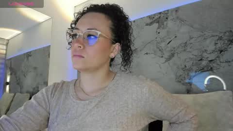 Liz  online show from December 5, 10:02 am