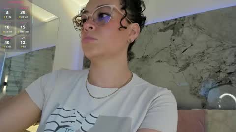 Liz  online show from February 19, 11:50 am