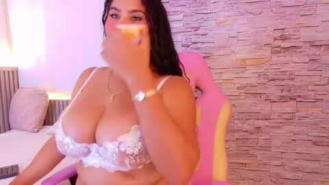 liz_monserrat online show from April 15, 7:43 pm