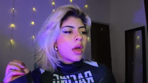 Snapshot of lizambarr chatting on February 11, 11:44 pm Lizeth online show from February 11, 11:44 pm