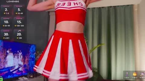 Snapshot of lizbethcoll chatting on December 10, 8:49 pm Sunnheart online show from December 10, 8:49 pm