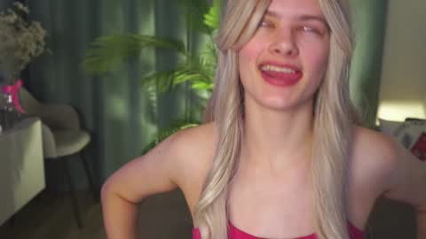 Snapshot of lizbethcoll chatting on January 12, 6:16 pm Sunnheart online show from January 12, 6:16 pm