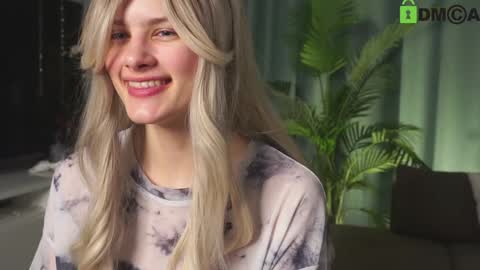 Snapshot of lizbethcoll chatting on January 16, 4:18 pm Sunnheart online show from January 16, 4:18 pm