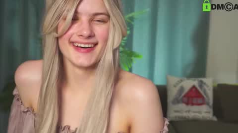 Snapshot of lizbethcoll chatting on February 10, 10:30 pm Sunnheart online show from February 10, 10:30 pm