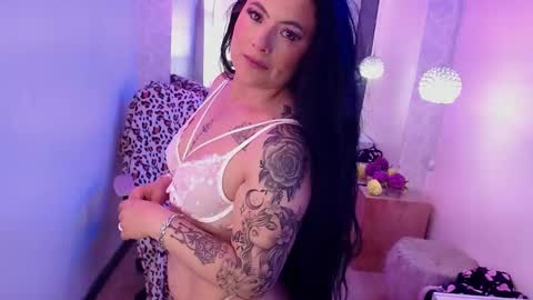 Snapshot of lizha_milf chatting on February 24, 5:53 pm Lizha  online show from February 24, 5:53 pm