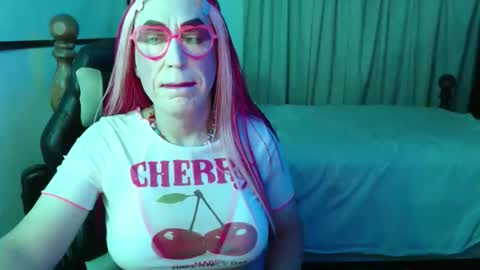 Lizi Chery Strawbery online show from April 19, 9:30 am