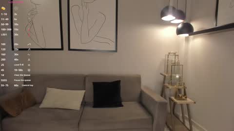 Lizzi  online show from February 18, 9:00 pm