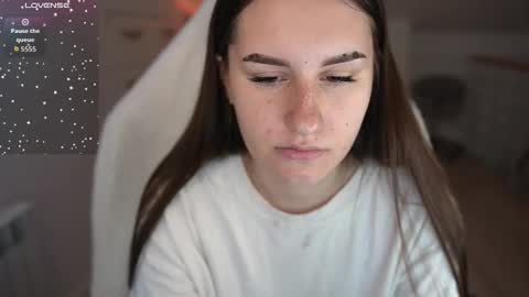 Snapshot of lizzi_fox chatting on October 2, 8:21 am Lizi-Fox online show from October 2, 8:21 am