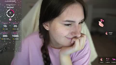 Snapshot of lizzi_fox chatting on October 10, 4:44 am Lizi-Fox online show from October 10, 4:44 am