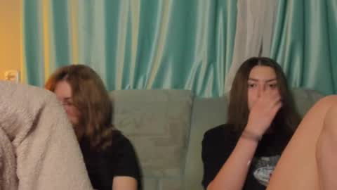 lizzi_muur online show from December 3, 6:49 pm