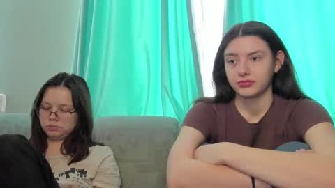 lizzi_muur online show from February 4, 10:10 am