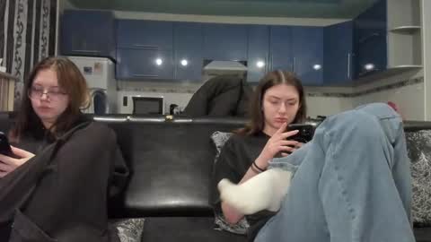 lizzi_muur online show from February 23, 3:40 pm