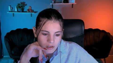 Snapshot of lizzie_boom chatting on October 19, 9:32 am lizzie_boom online show from October 19, 9:32 am