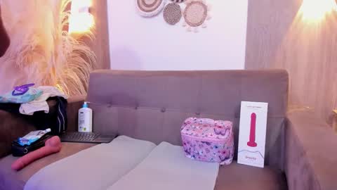 Snapshot of lizzie_williamss chatting on November 30, 3:21 am lizzie_williamss online show from November 30, 3:21 am