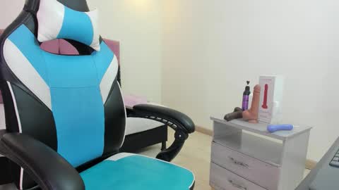 lizzie_williamss online show from March 29, 3:06 am