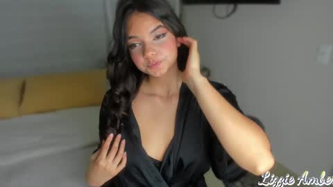 lizzieamber online show from December 10, 6:22 am