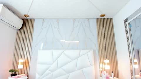 Lizzie Big Boobs online show from November 6, 7:15 pm