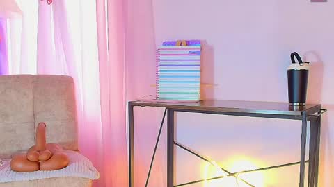 lizzy_kane online show from April 18, 8:20 pm