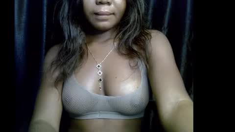 Snapshot of lizzy_petite chatting on September 27, 8:30 am lizzy online show from September 27, 8:30 am
