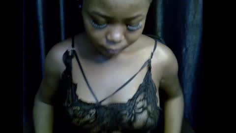 Snapshot of lizzy_petite chatting on October 12, 10:42 pm lizzy online show from October 12, 10:42 pm