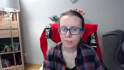 Lizzy online show from April 9, 4:56 am