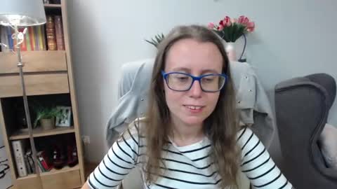 Snapshot of lizzy_sparkle chatting on June 10, 4:23 am Lizzy online show from June 10, 4:23 am