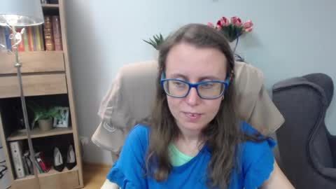 Snapshot of lizzy_sparkle chatting on June 12, 4:44 am Lizzy online show from June 12, 4:44 am