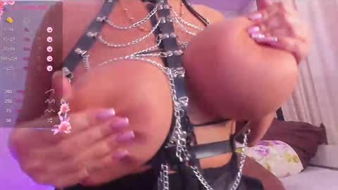 Snapshot of lizzyvixx chatting on February 4, 8:09 am lizzyvixx online show from February 4, 8:09 am