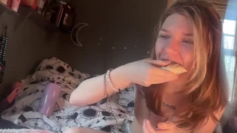 Snapshot of lizzyylovesick chatting on January 29, 2:00 pm lizzybunny online show from January 29, 2:00 pm