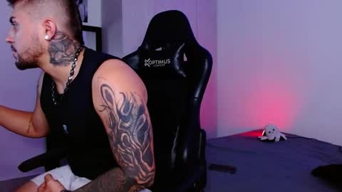 lliamm 2 online show from June 8, 4:24 am