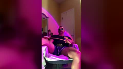 lljoey84 online show from April 29, 5:44 am