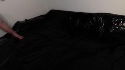 llovelatex online show from December 16, 8:25 pm