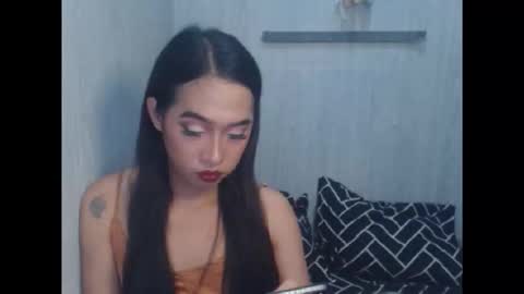 Snapshot of lloydsuck chatting on October 22, 11:43 am Lloyd online show from October 22, 11:43 am