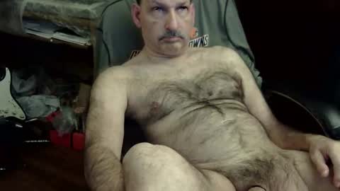 Snapshot of loades182025 chatting on November 18, 2:28 am loades182025 online show from November 18, 2:28 am