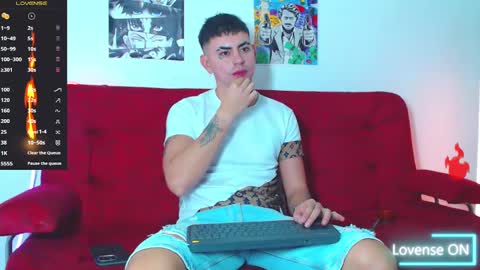 Snapshot of lobito_xxxl chatting on February 6, 1:05 am lobito_xxxl online show from February 6, 1:05 am