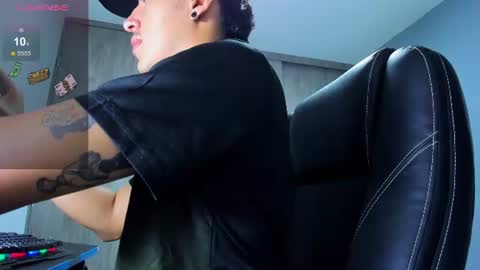 Snapshot of lobo_17 chatting on July 16, 12:11 pm LOBO ALPHA online show from July 16, 12:11 pm