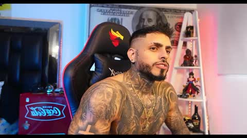 Snapshot of logan_hugh8 chatting on February 20, 12:15 pm logan_hugh8 online show from February 20, 12:15 pm