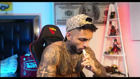 Snapshot of logan_hugh8 chatting on February 24, 10:26 am logan_hugh8 online show from February 24, 10:26 am