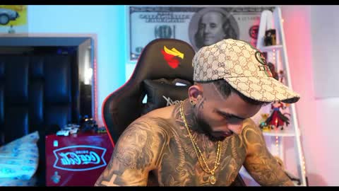 Snapshot of logan_hugh8 chatting on February 24, 1:31 pm logan_hugh8 online show from February 24, 1:31 pm