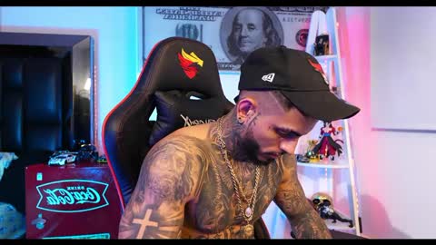 Snapshot of logan_hugh8 chatting on February 28, 7:48 am logan_hugh8 online show from February 28, 7:48 am