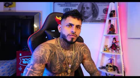 Snapshot of logan_hugh8 chatting on March 5, 7:05 am logan_hugh8 online show from March 5, 7:05 am