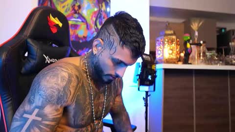 Snapshot of logan_hugh8 chatting on October 13, 11:27 pm logan_hugh8 online show from October 13, 11:27 pm