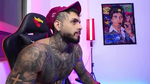 Snapshot of logan_hugh8 chatting on November 4, 6:45 am logan_hugh8 online show from November 4, 6:45 am