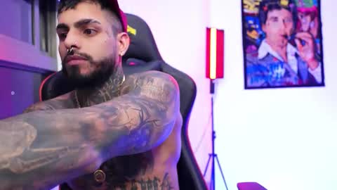 Snapshot of logan_hugh8 chatting on November 6, 4:24 am logan_hugh8 online show from November 6, 4:24 am