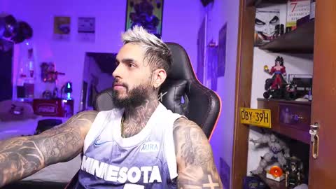 logan_hugh8 online show from March 26, 10:32 am