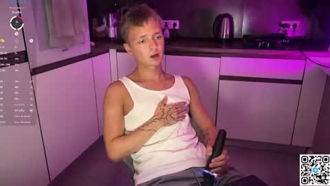 Snapshot of logan_mett chatting on July 1, 10:31 pm Logan online show from July 1, 10:31 pm