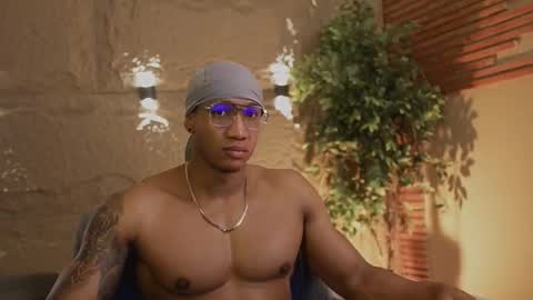 logan_varela online show from November 12, 12:16 pm