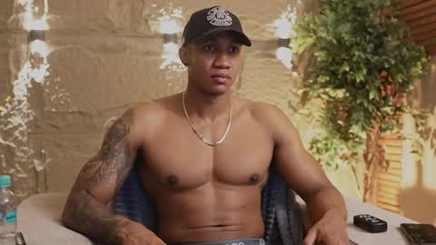 logan_varela online show from November 15, 11:51 am