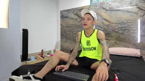 Snapshot of logan_wollff chatting on April 15, 8:09 pm logan_wollff online show from April 15, 8:09 pm