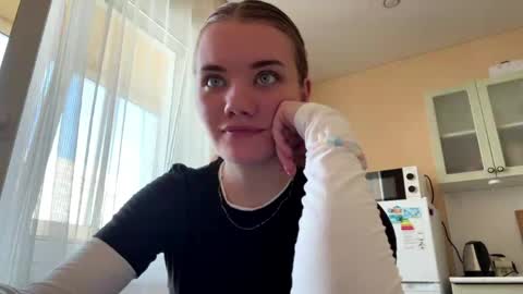 logancadarette online show from April 2, 12:14 pm